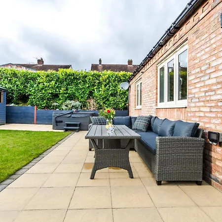 Villa Pet Friendly With A Hot Tub à Hednesford Extérieur photo
