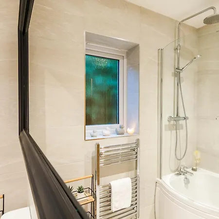 Villa Pet Friendly With A Hot Tub à Hednesford Extérieur photo