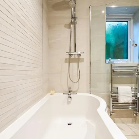 Villa Pet Friendly With A Hot Tub à Hednesford Extérieur photo